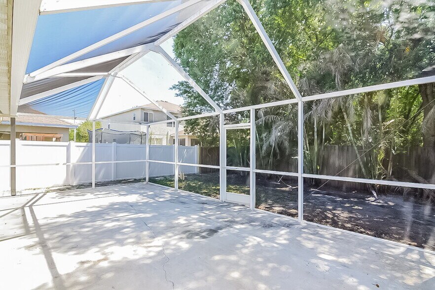 Building Photo - 406 Chimney Rock Dr