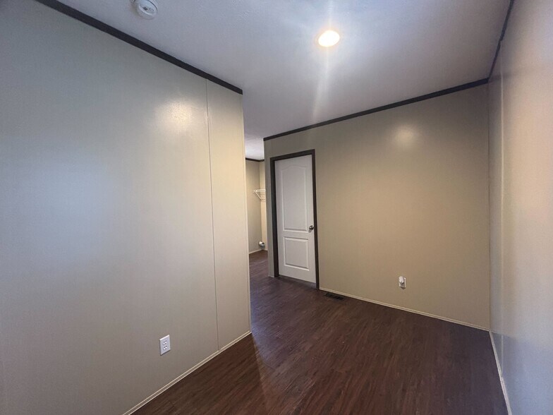 Building Photo - 606 Eloise St