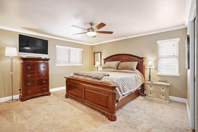 Building Photo - Stunning Country property in Oakdale!