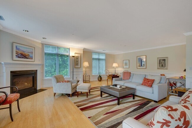 Building Photo - 20 Northwood Dr