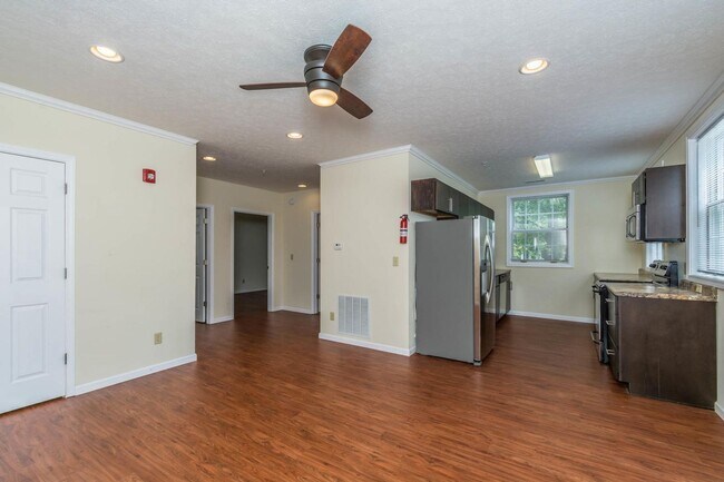 Interior Photo - 313 N Lincoln