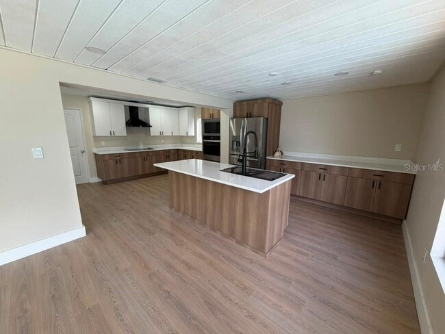 Building Photo - 1822 Banyan Tree Dr