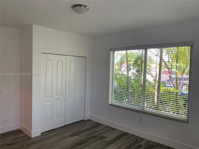 Building Photo - 712 SW 56th Ave