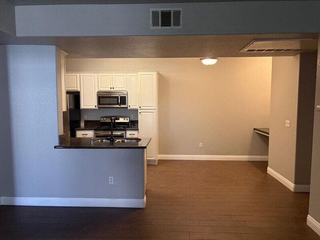 Building Photo - 41410 Juniper St