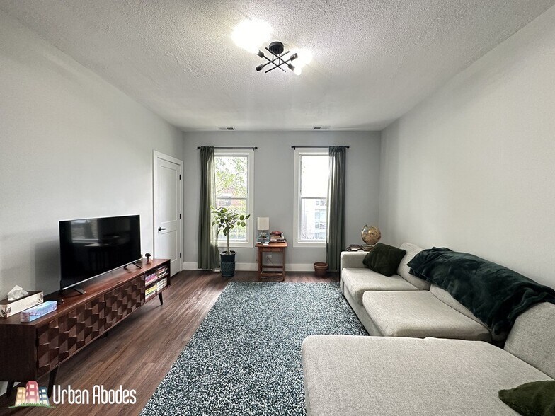 Building Photo - 1721 N Mozart St