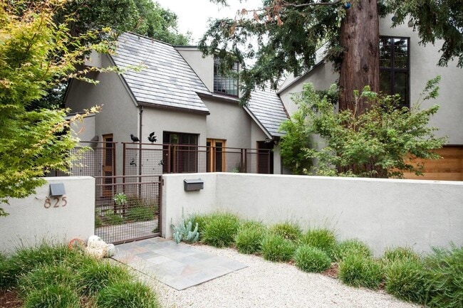 Primary Photo - 825 Woodland Ave
