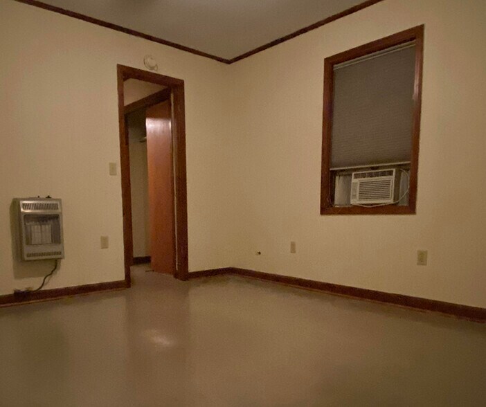 Livingroom with window-unit air-conditioner. - 1109 North Yale Street