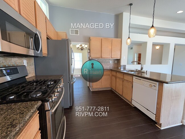 Building Photo - DREAM RENTAL POOL HOME IN RIALTO!!