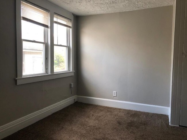 Building Photo - 7807 Wentworth Avenue #Up