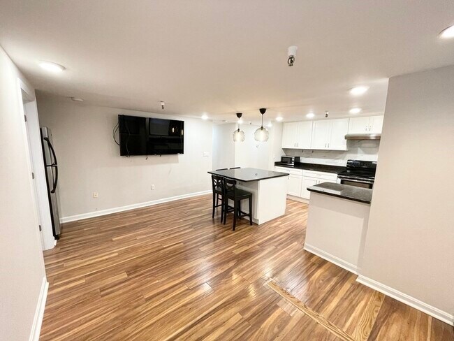 Building Photo - 39 Hemenway St