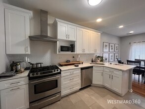 Building Photo - 610 Lakeridge Ct