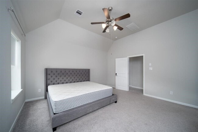 Building Photo - 2011 Royal Landing Dr