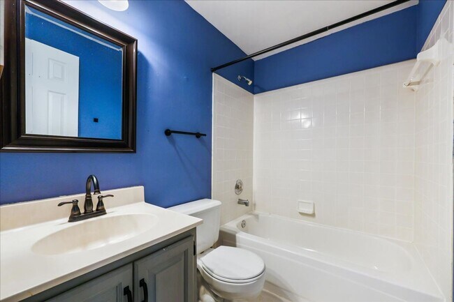 Building Photo - Luxury Townhome at Lake Linganore