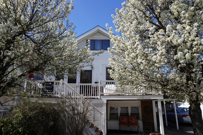 Primary Photo - 108 N Harvard Ave