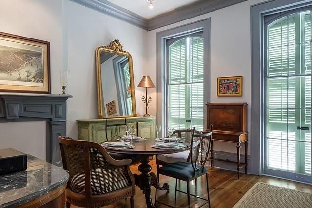 Building Photo - 533 Dumaine St