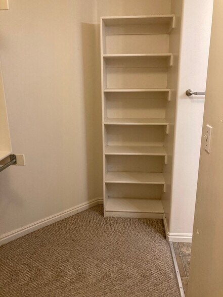 Master closet - 1440 Cobblestone Ln
