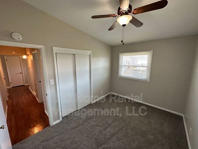 Building Photo - 6006 N Howard Ave