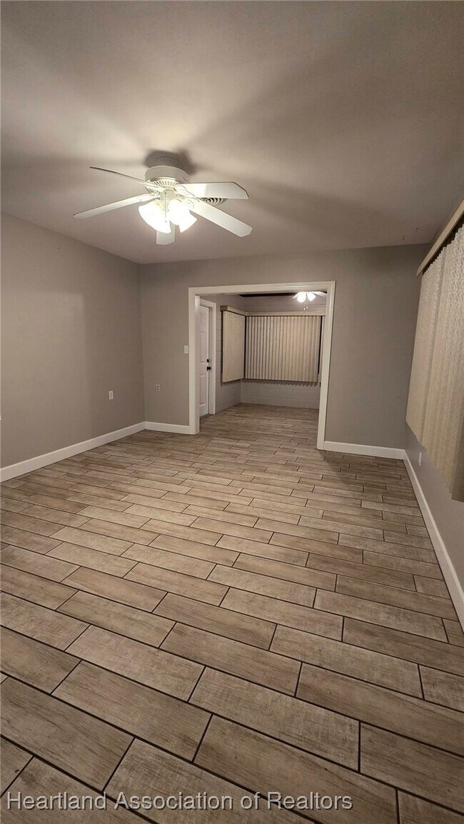 Building Photo - 6321 Lakeside Dr W