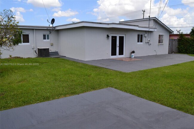 Building Photo - 3221 SW 93rd Pl