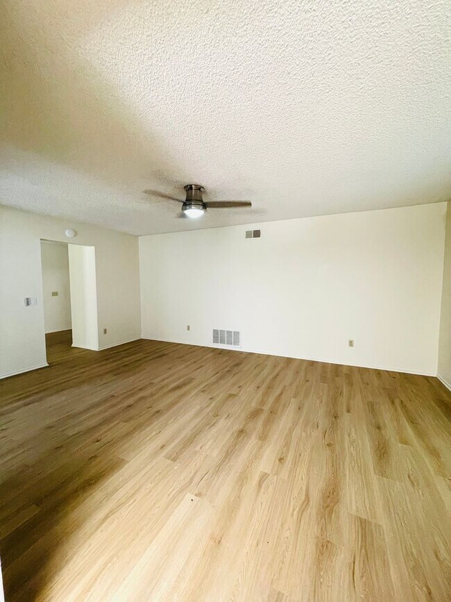 Building Photo - charming 3-bedroom, 2-bathroom home nestle...