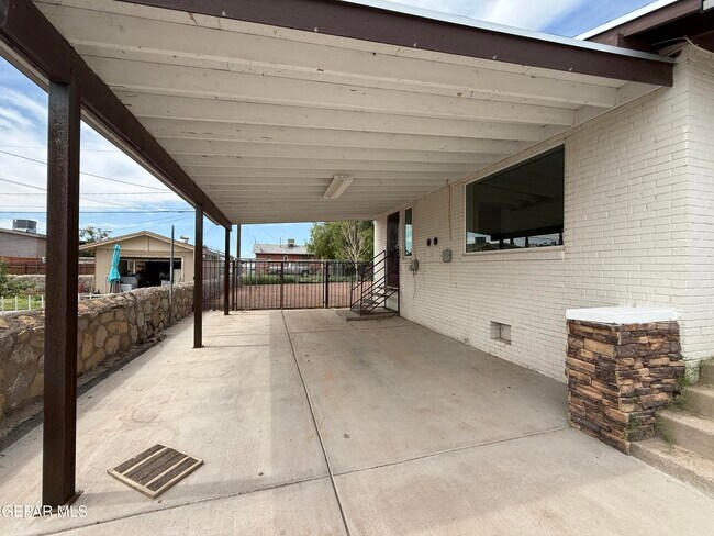 Building Photo - 1109 Huckleberry St