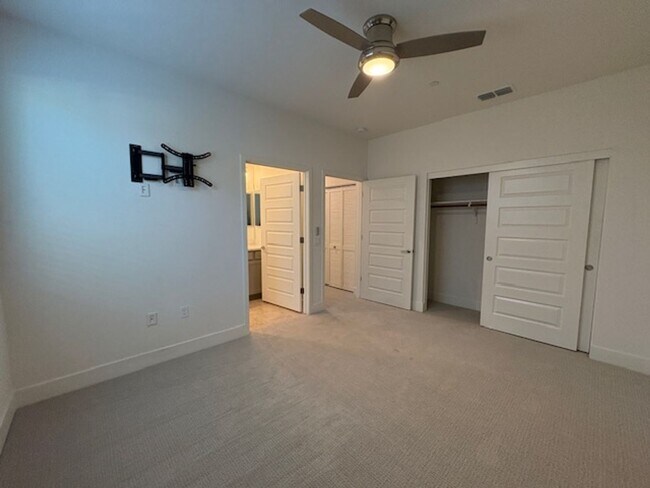 Building Photo - 55+ Rental Home in Heritage
