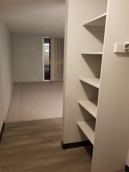 Building Photo - 2281 S Vaughn Way