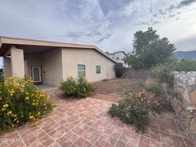 Building Photo - 6700 Hermoso Del Sol Dr