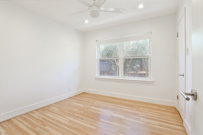 Building Photo - 4613 Libbey Dr