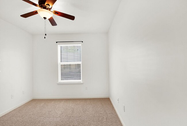 Building Photo - 7221 Quail Hollow Dr