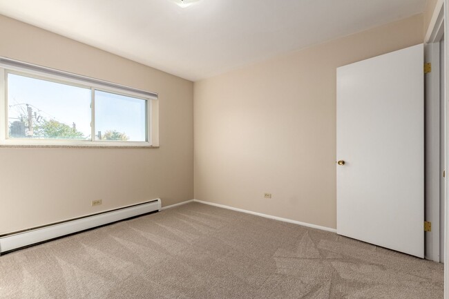 Building Photo - 830 20th St