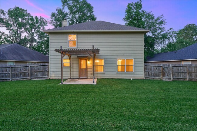 Building Photo - 12515 Lakeshore Dr