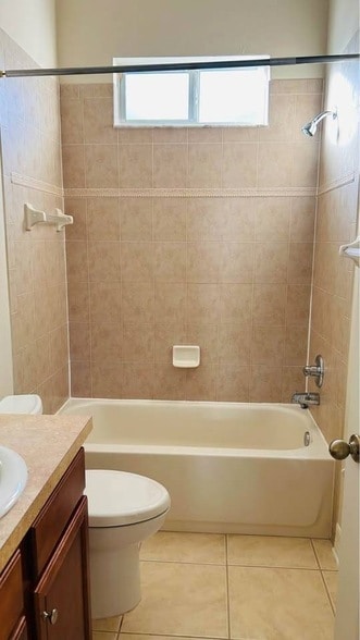 Building Photo - Heritage Point D Heritage Point Drive Unit 20002