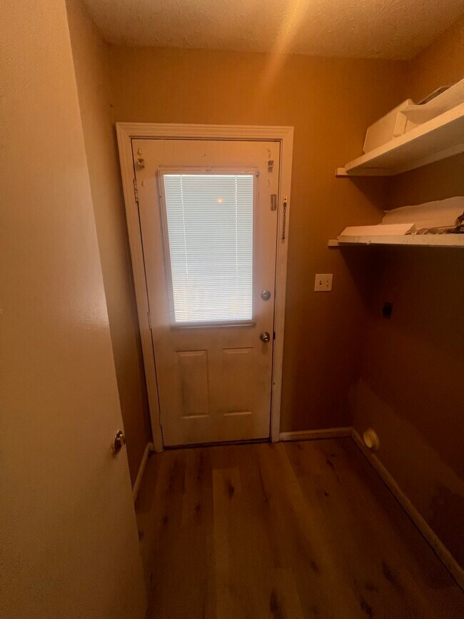 Building Photo - 105 Horizon River Dr