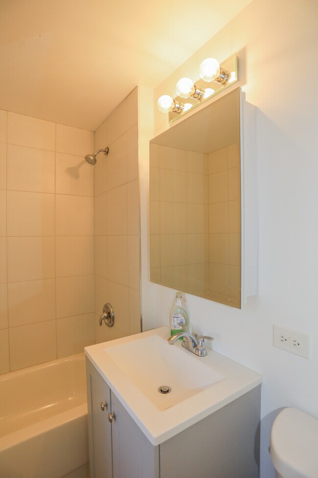 Building Photo - 3300 N Kildare Ave