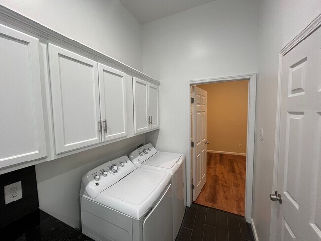 Building Photo - 7465-7467Garfi