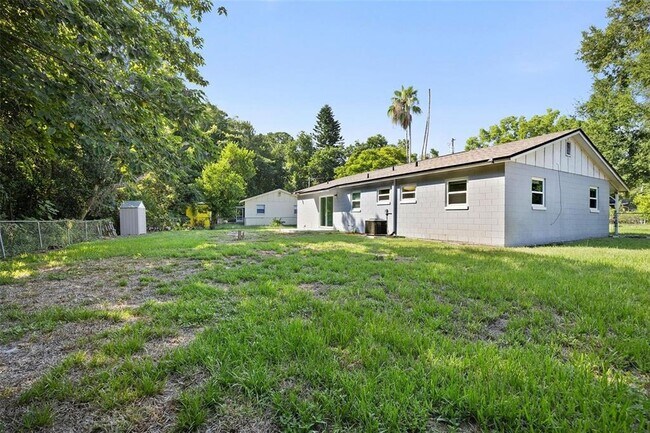 Building Photo - 950 Pearl Dr