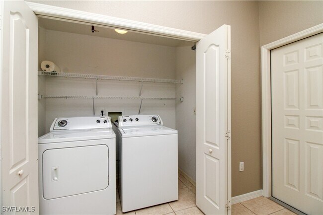 Building Photo - 354 Dover Pl