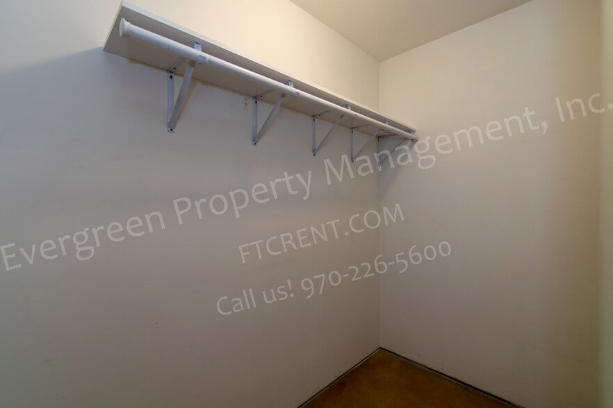 Walk-In Closet - 318 W Myrtle St