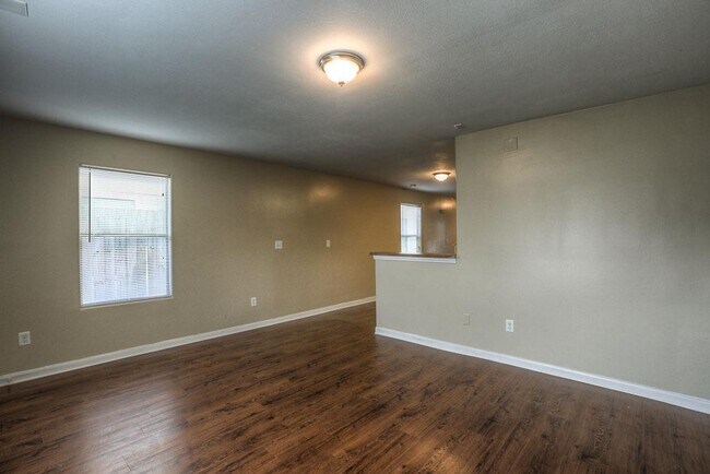 Building Photo - 10602 Pine Landing Dr