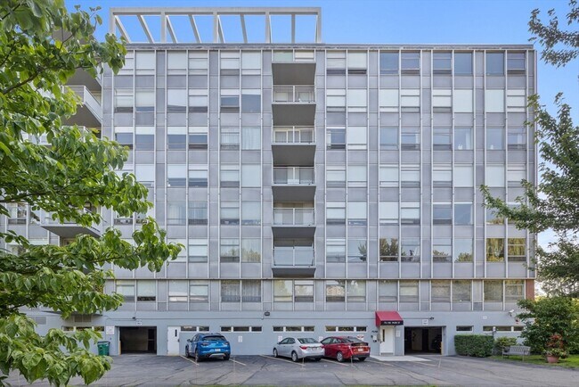 Building Photo - 80 Park St