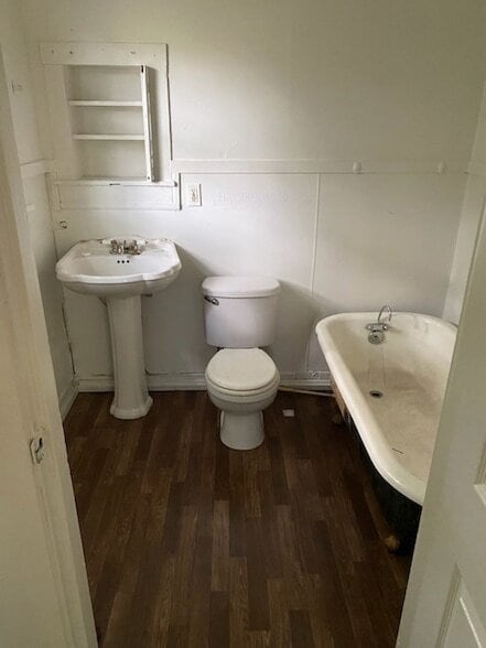 Building Photo - 256 E 75th St