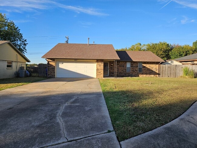 Primary Photo - (3)Bed/(2) Bath with Shelter Avail NOW! Pet Negotiable.