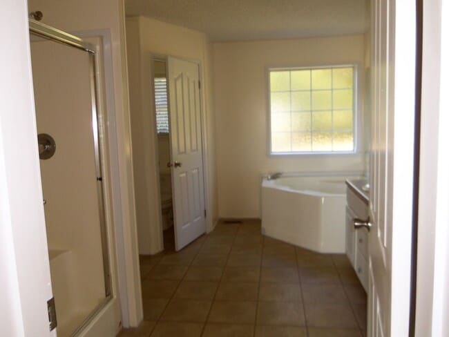 Building Photo - 135 Magnolia Gardens Dr