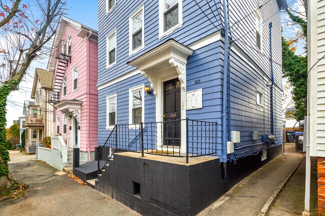 Building Photo - 323 Williams St