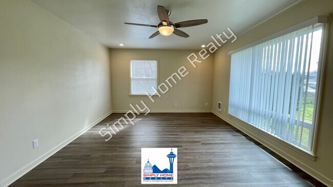 Building Photo - Cute 3 bedroom 2 bath home in Tacoma!