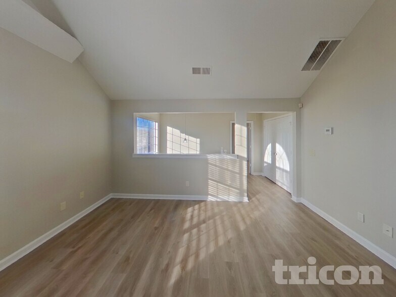 Building Photo - 868 Asbury Way