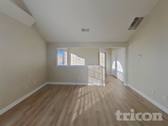 Building Photo - 868 Asbury Way