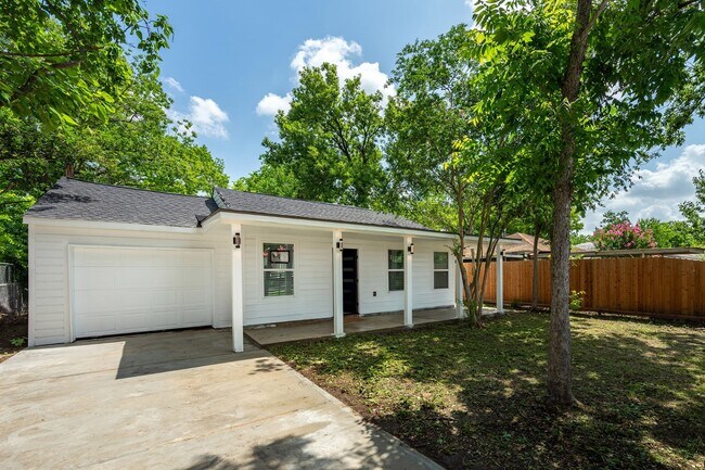Building Photo - 4805 Southwind St