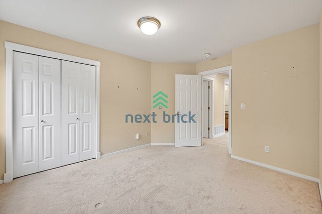 Building Photo - 3 BED & 2.5 BATH Town house FOR RENT